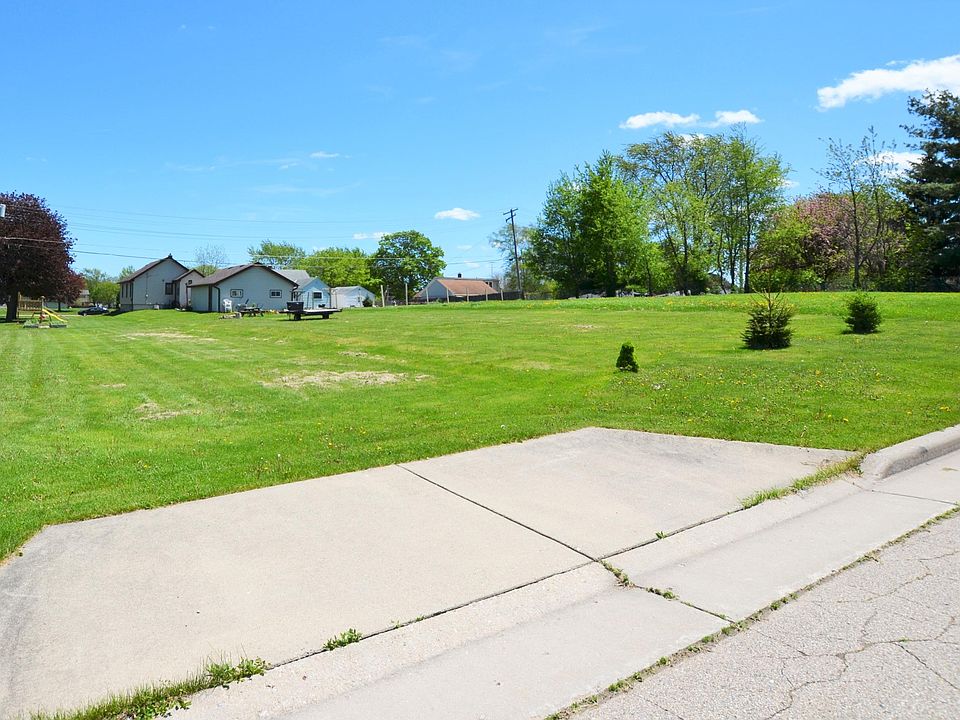 2nd image of 3128 97th St