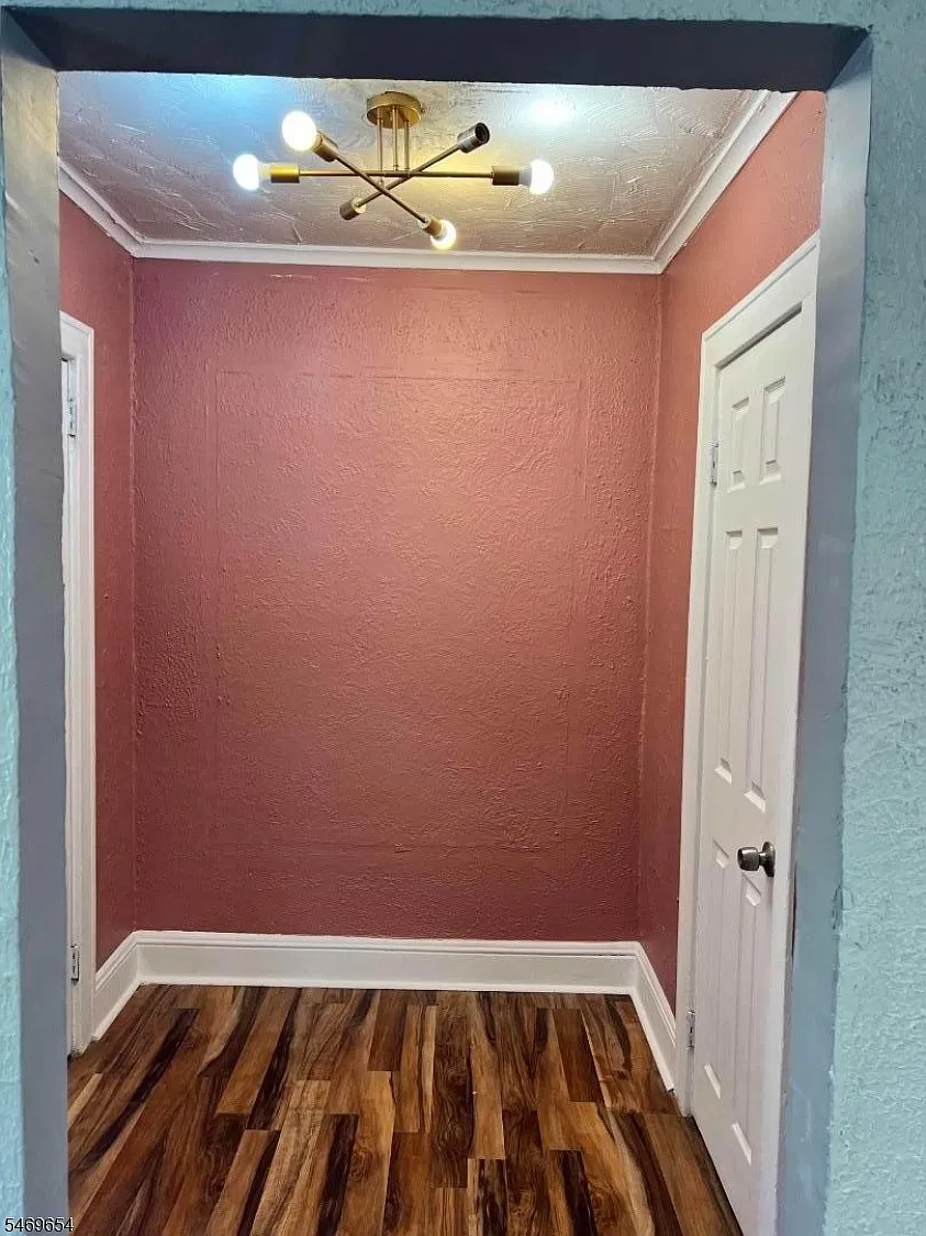 2 bed, 1.0 bath, $1,800 — Photo 2