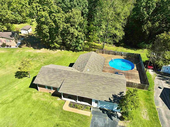 4th image of 215 Hillhurst Dr