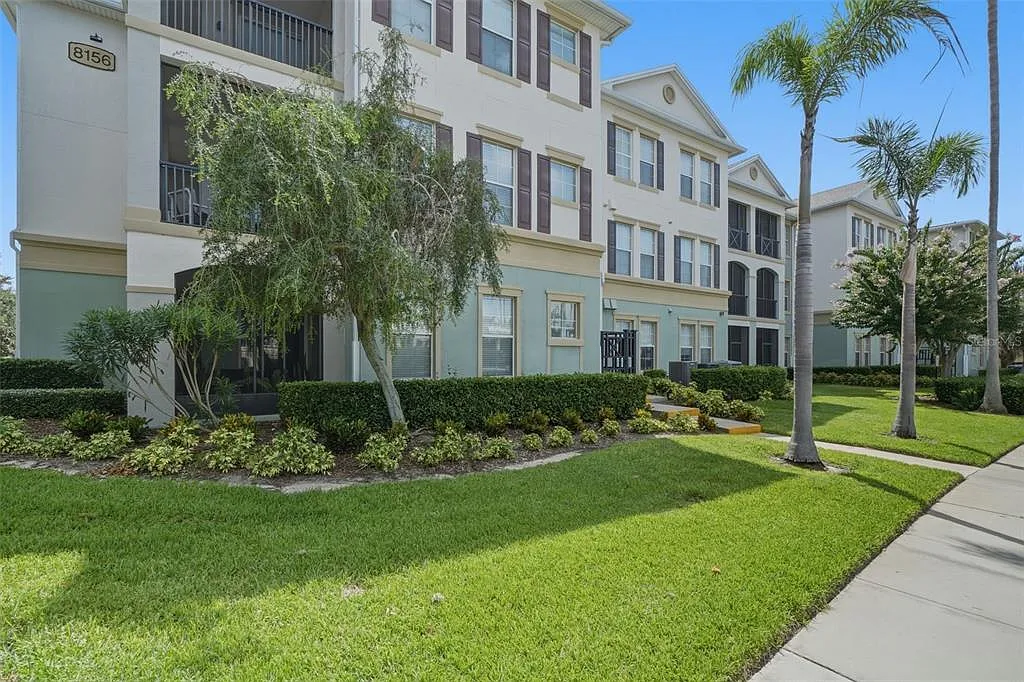 2 bed, 2.0 bath, 1161 sqft, $2,000 — Photo 2