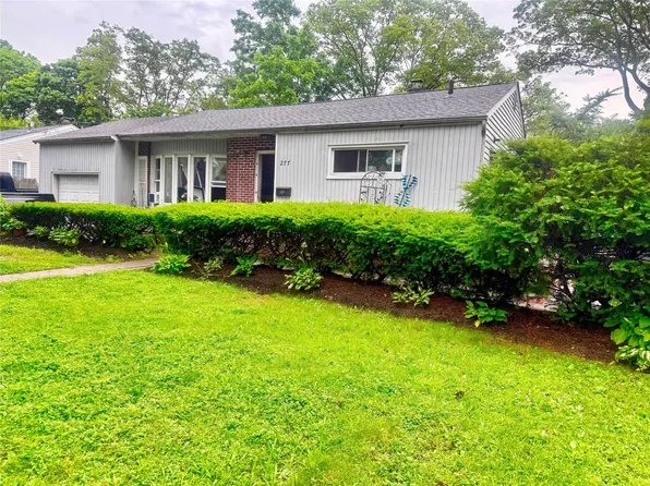 277 Phyllis Drive, Patchogue, NY 11772