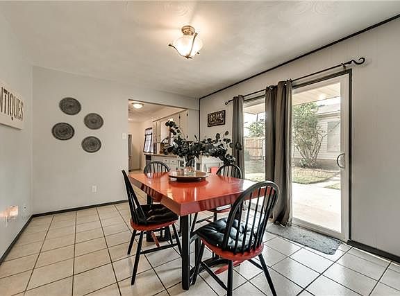2nd image of 2141 Yorkshire Dr