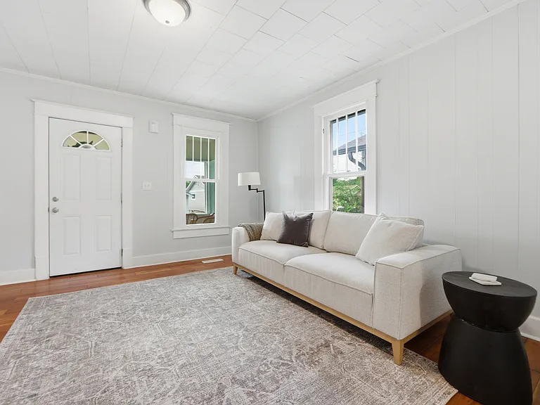 216 N Hickory St — Photo 7
