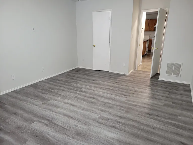 2450 Meadowgate Ln — Photo 6