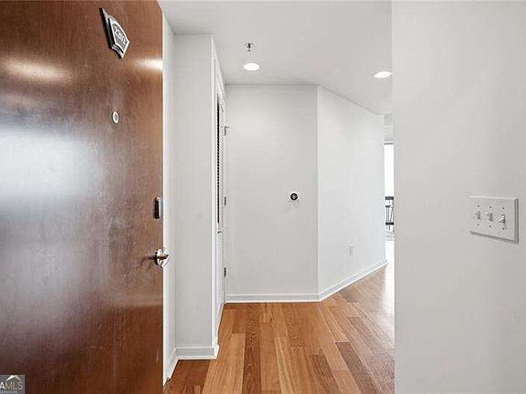2nd image of 3324 Peachtree Rd NE Unit 2202