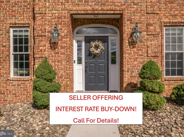 2384 Castlegreen Dr, Greencastle, PA 17225