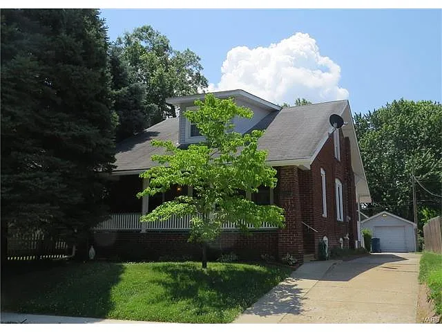 909 Logan St photo 1