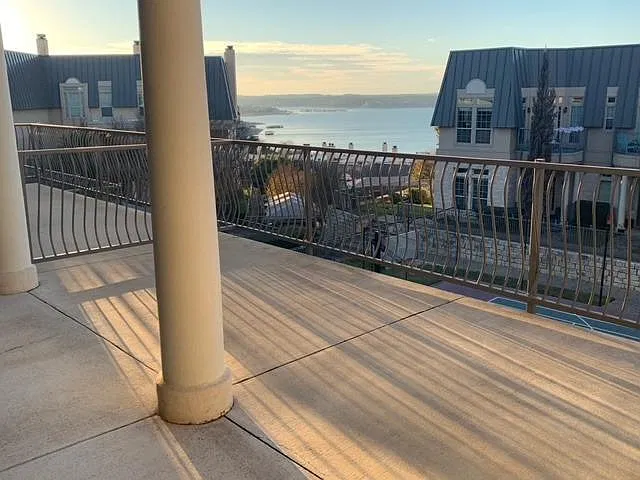 2 bed, 2.5 bath, 1395 sqft, $2,050 — Photo 2