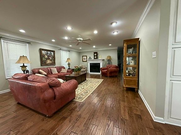 2nd image of 3126 Cave Hollow Rd