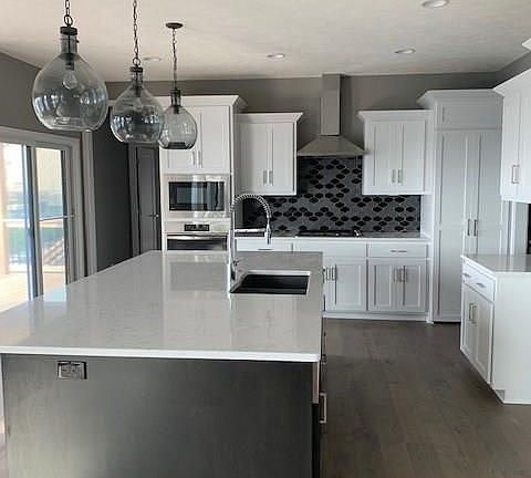 5th image of 12101 Longshore Ave