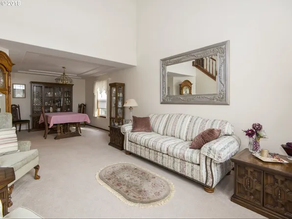 15089 SE Pinegrove Loop, Clackamas, OR 97015