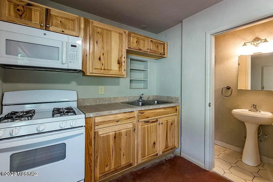 1 bed, 1.0 bath, 450 sqft, $850 — Photo 3
