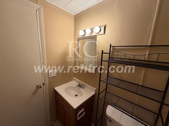 5th image of 1129B Jackson St