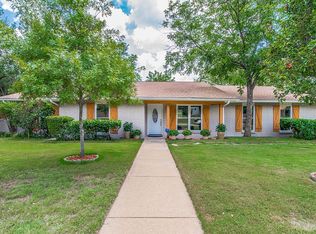 1700 Stagecoach Dr, Pantego, TX 76013