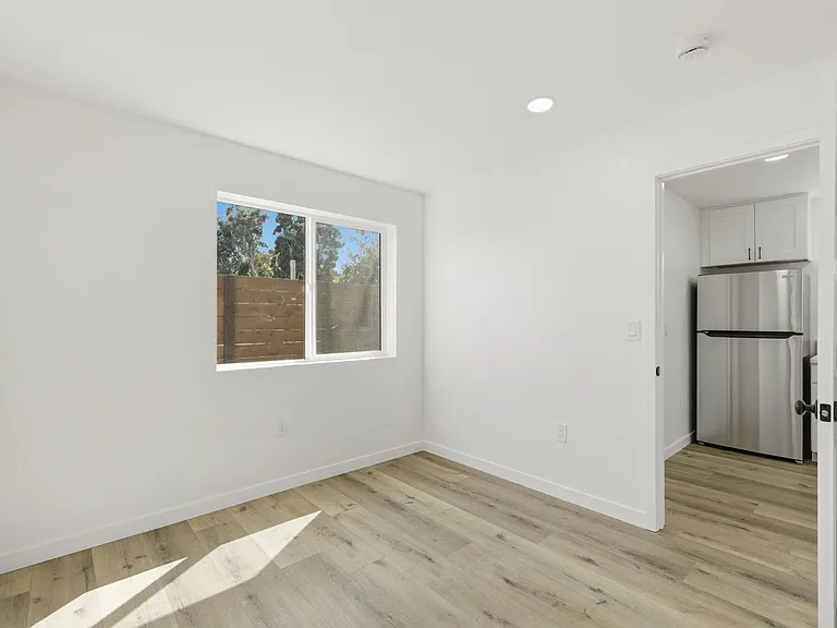 Combe Way Commons — Photo 83