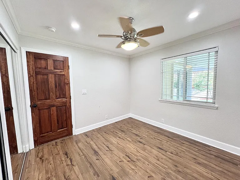 2494 Lone Oak Dr — Photo 46