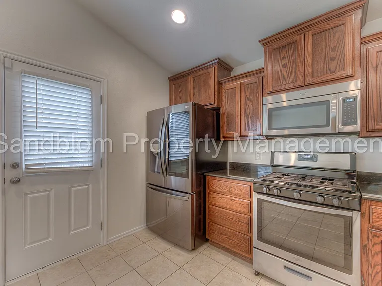 10418 S James St — Photo 10