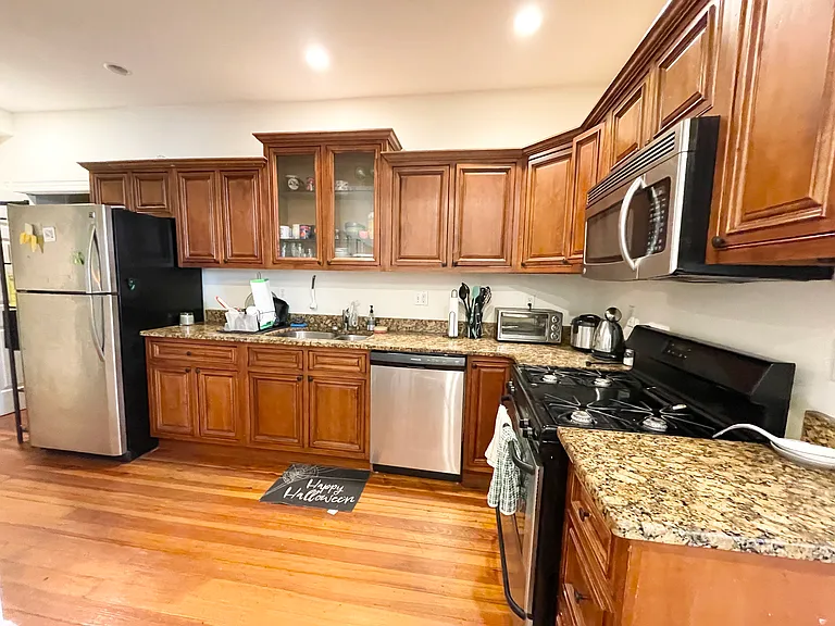176 Hillside St #3 — Photo 4