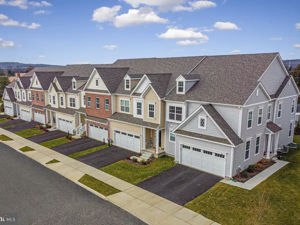 15 N Tompkins Sq, Downingtown, PA 19335