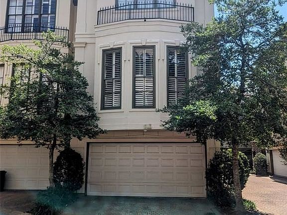 3rd image of 1331 Hyde Park Blvd
