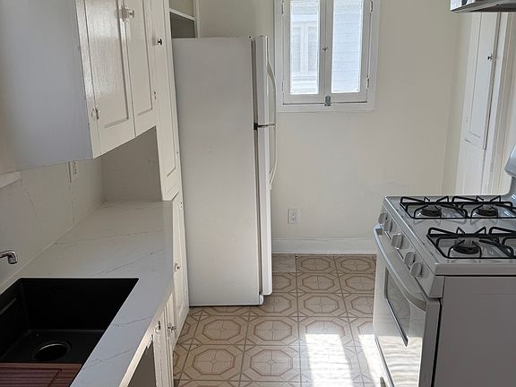 5th image of 1170 1/2 N Sierra Bonita Ave