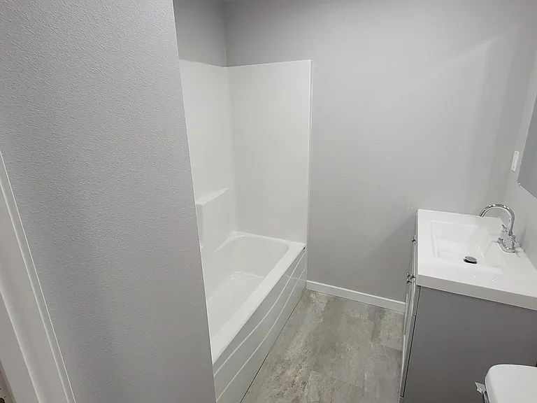 2417 E 13th St #3 — Photo 17