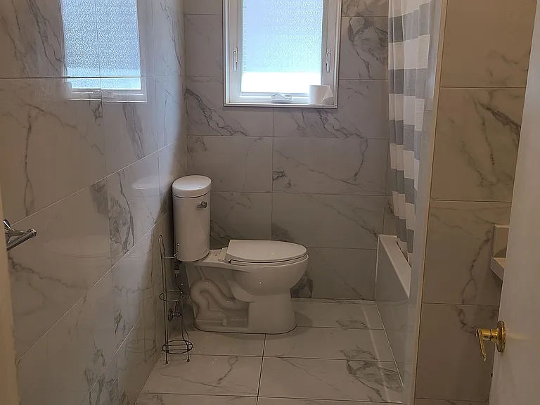 43 Playfair Ave — Photo 8