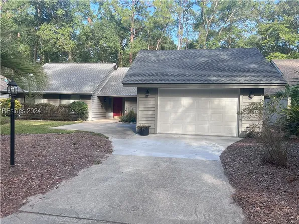 9 Edgewood Dr, Hilton Head Island, SC 29926