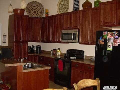 4th image of 166 Brookfield Ave