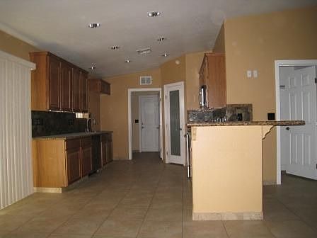 1st image of 915 Desert View Dr