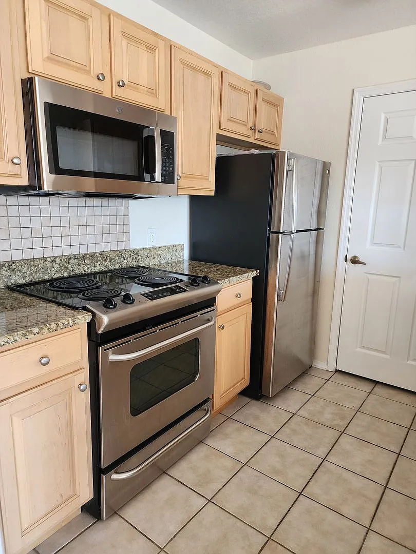 For Lease - 3 BR|2 BA Nautilus Cove Condo! Includes Water/Sewer, Garbage! — Photo 4