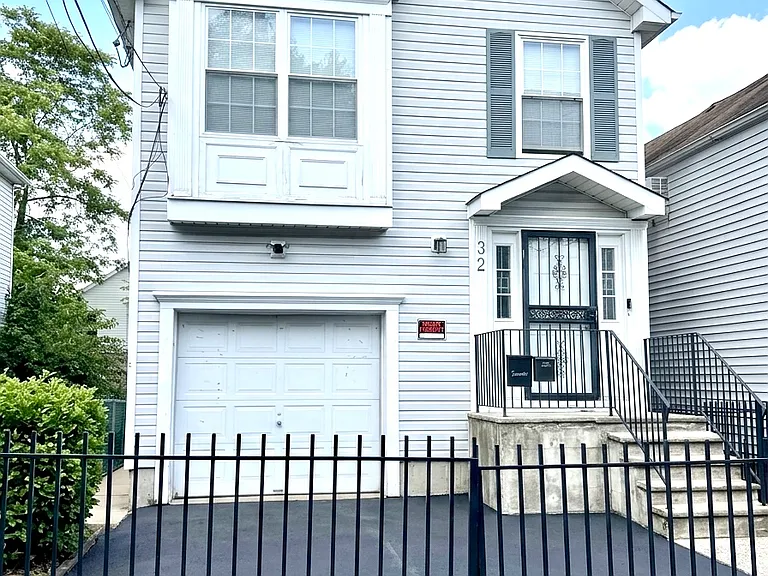 32 Holland St #1 — Photo 1