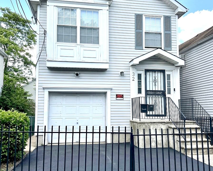 1st image of 32 Holland St #1