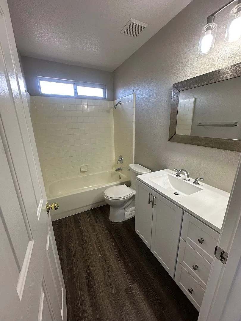 4 bedroom, 3 car garage. Bed and bath downstairs. No Carpet, Recent renovation — Photo 2