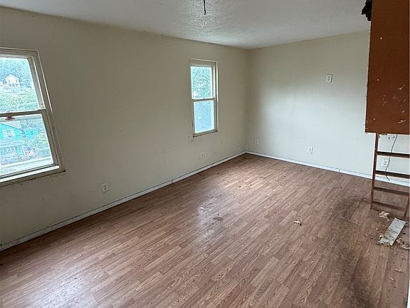 3rd image of 2 Bell Ave
