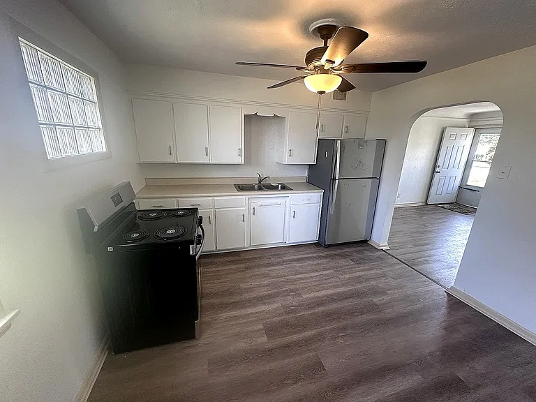 43 Eleanor Ave #43 — Photo 3