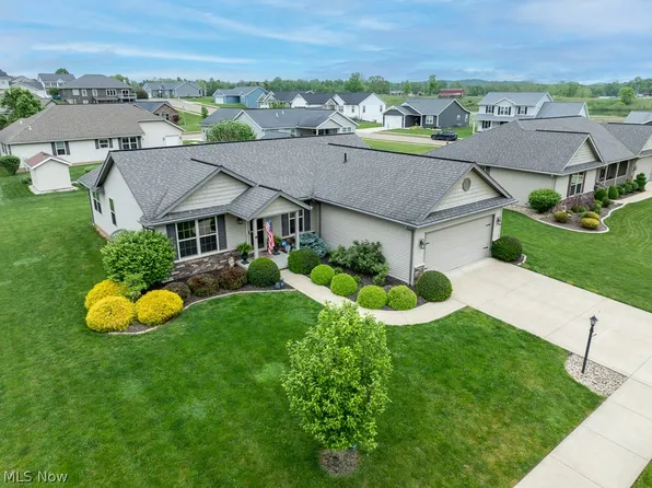 459 Gasser Cir SE, New Philadelphia, OH 44663