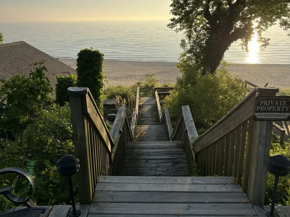 771 N Shore Dr N #4, South Haven, MI 49090