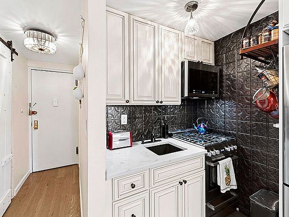 4th image of 15 Jones St #5C