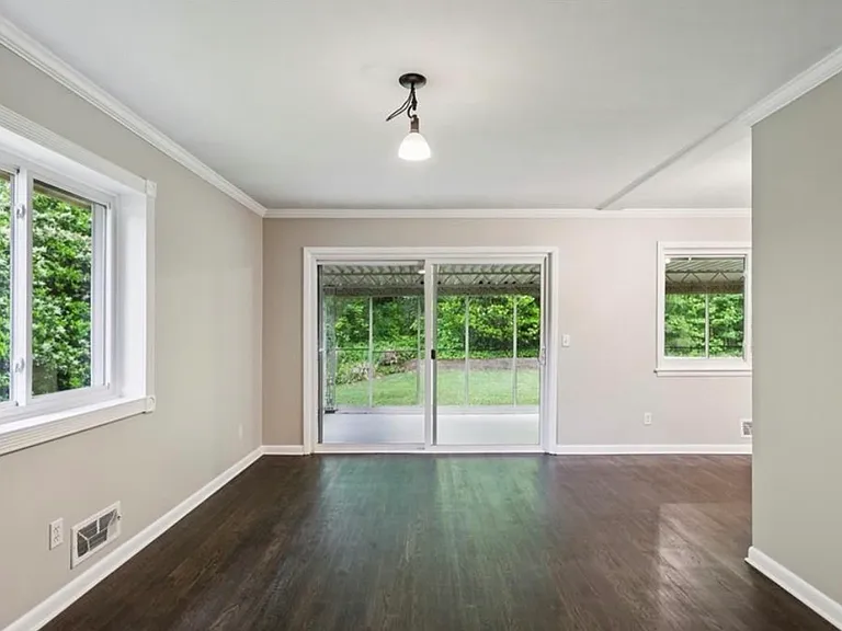 667 Brookline Dr SE — Photo 9