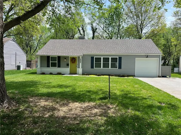 2327 W 76th St, Prairie Village, KS 66208