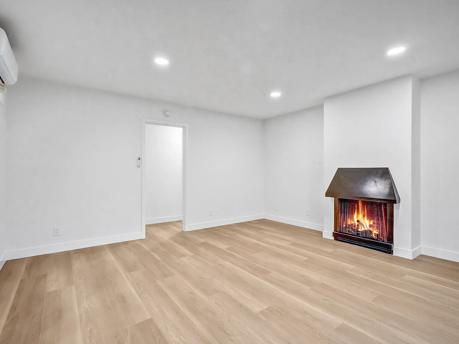 2 bed, 930 sqft, $2,600 — Photo 3