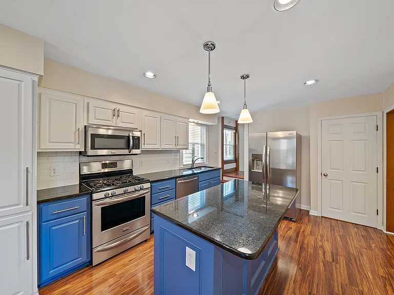 4016 Clark Ave — Photo 6