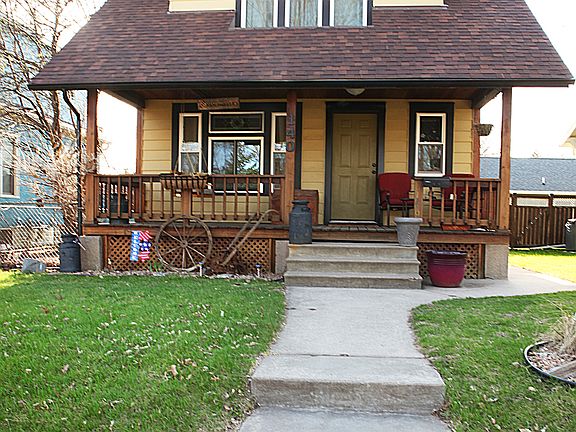 2nd image of 140 8th Ave S
