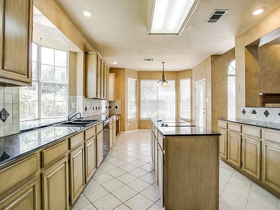 2nd image of 604 Post Oak Dr