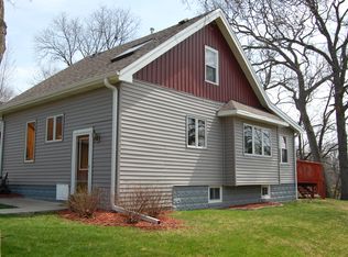 18939 W Linnie Lac Pl, New Berlin, WI 53146