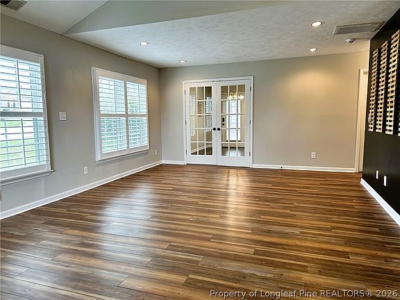 5th image of 2940 Amelia Dr