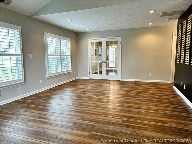 2940 Amelia Dr — Photo 5