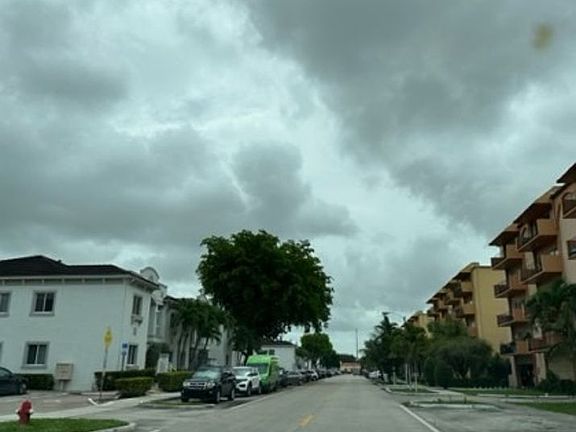 Exterior Neighborhood (street photo)