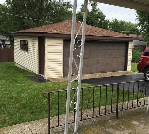 4th image of 2101 Dartmoor Dr